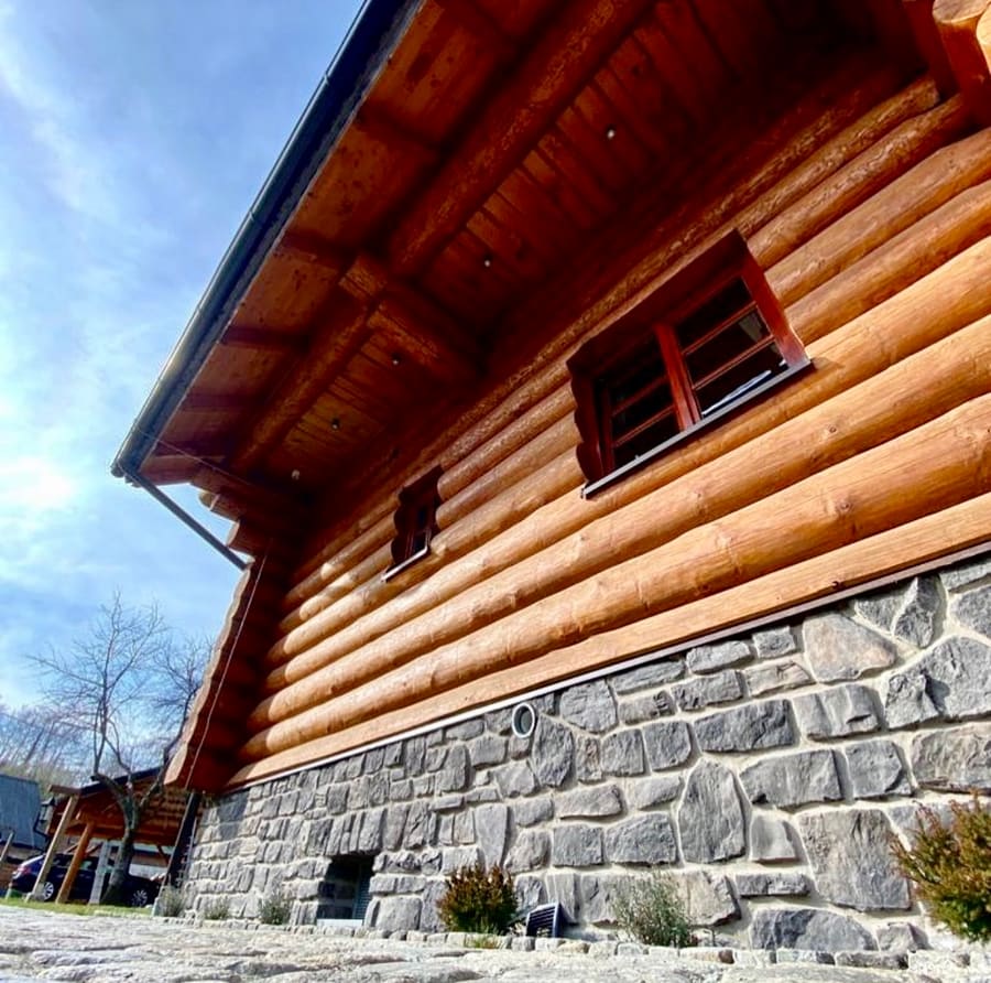 Zidni Monte dekorativni kamen – zid obložen rustik kamenom